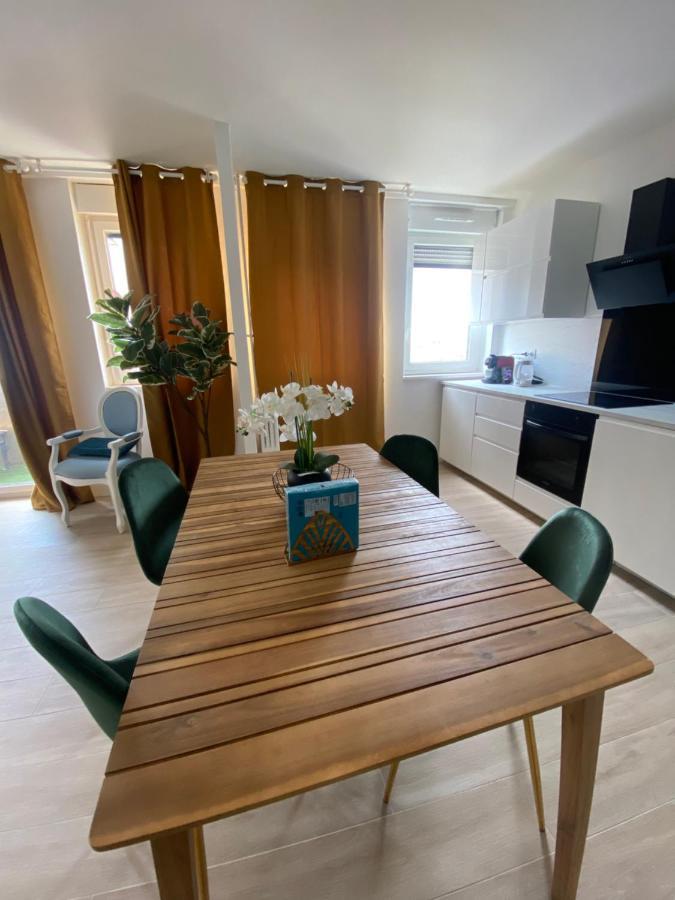 Grand Appartement Courbevoie Paris Exterior foto